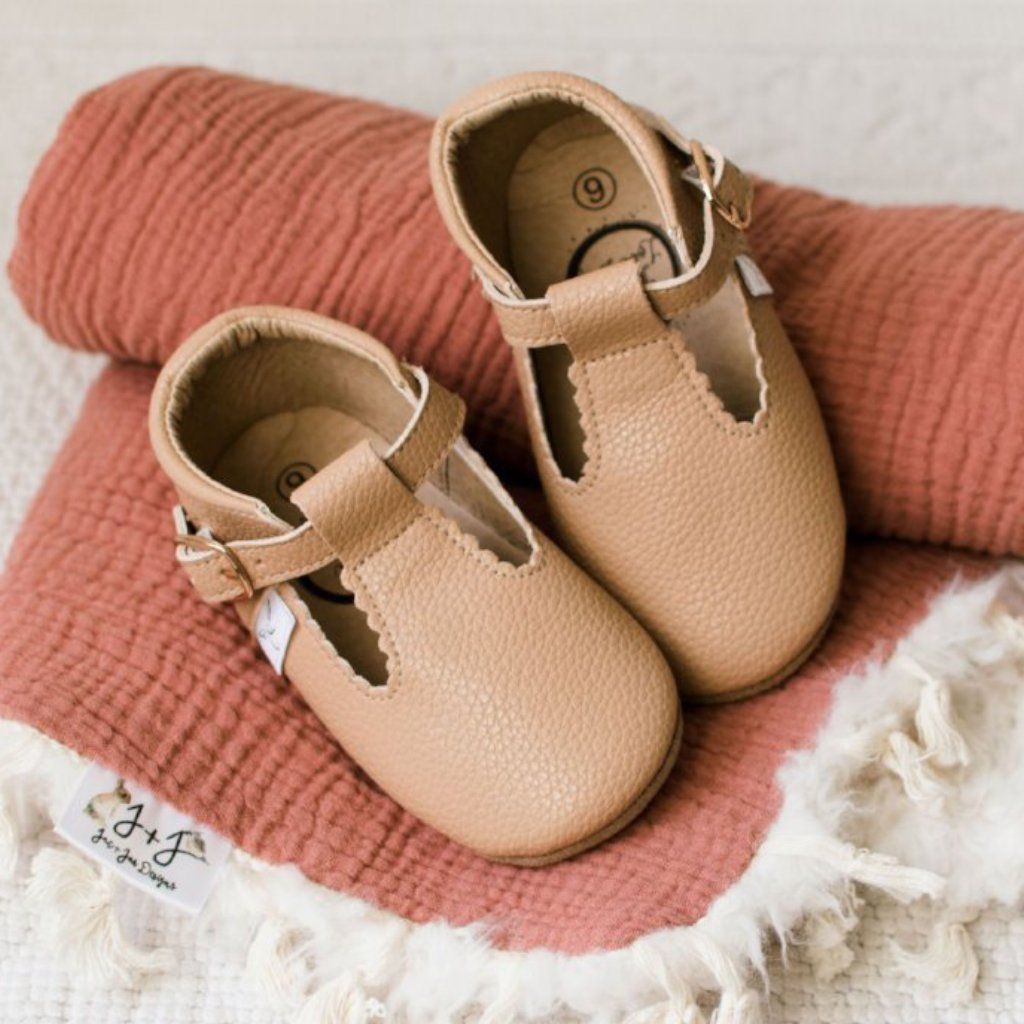 Infant fashion t bar shoes