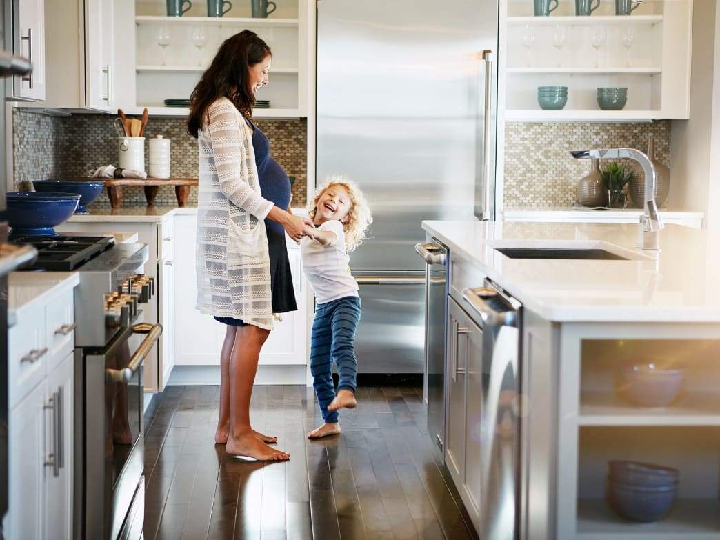 8 Ways Minimalist Moms Have This Whole Working Mother Thing Figured Out