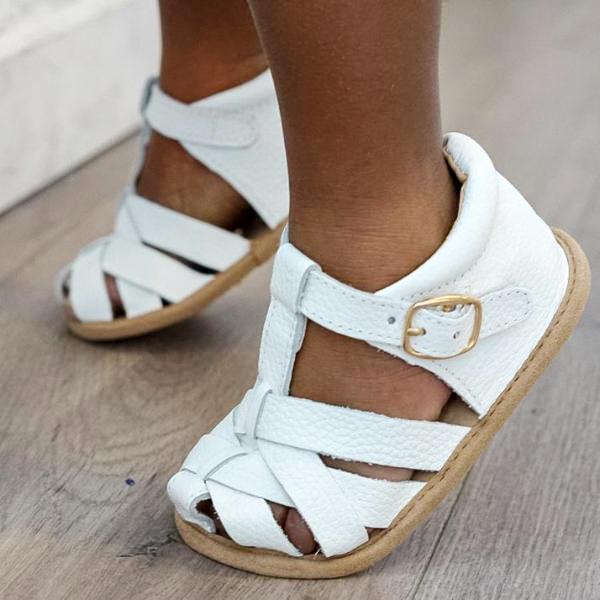 Fashion little girl closed toe sandals